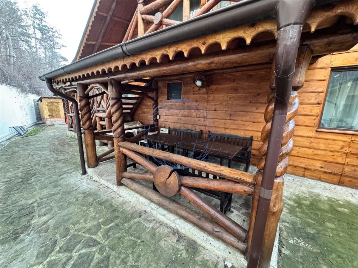 Casa spatioasa, ideala pentru locuinta sau afacere – 1500 mp teren, situata pe drumul principal  Vrancea -- Brasov - foto 11