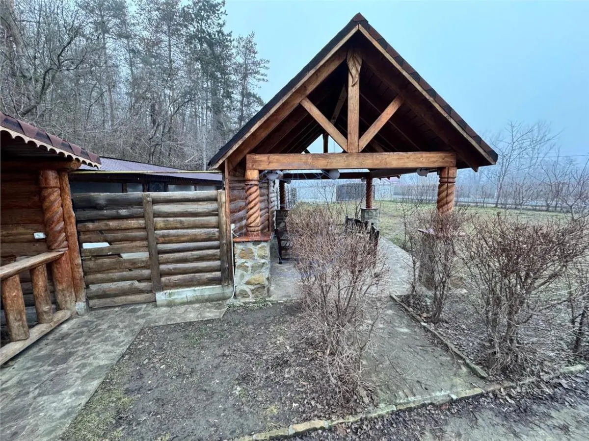 Casa spatioasa, ideala pentru locuinta sau afacere – 1500 mp teren, situata pe drumul principal  Vrancea -- Brasov - foto 13