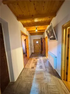 Casa spatioasa, ideala pentru locuinta sau afacere – 1500 mp teren, situata pe drumul principal  Vrancea -- Brasov - foto 19
