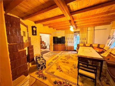 Casa spatioasa, ideala pentru locuinta sau afacere – 1500 mp teren, situata pe drumul principal  Vrancea -- Brasov - foto 20