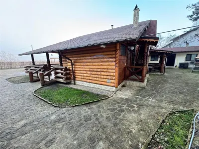 Casa spatioasa, ideala pentru locuinta sau afacere – 1500 mp teren, situata pe drumul principal  Vrancea -- Brasov - foto 9