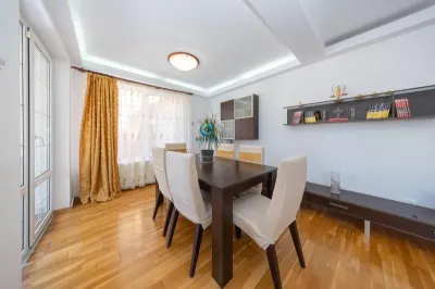 Vanzare casa imbratisata de natura in zona Bunloc, teren 445 mp - foto 4