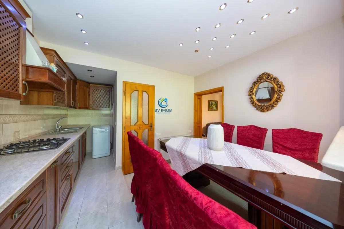 Vanzare apartament 3 camere in Vila pe Drumul de Poiana - foto 11