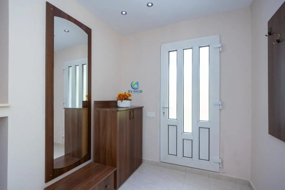 Vanzare apartament 3 camere in Vila pe Drumul de Poiana - foto 16