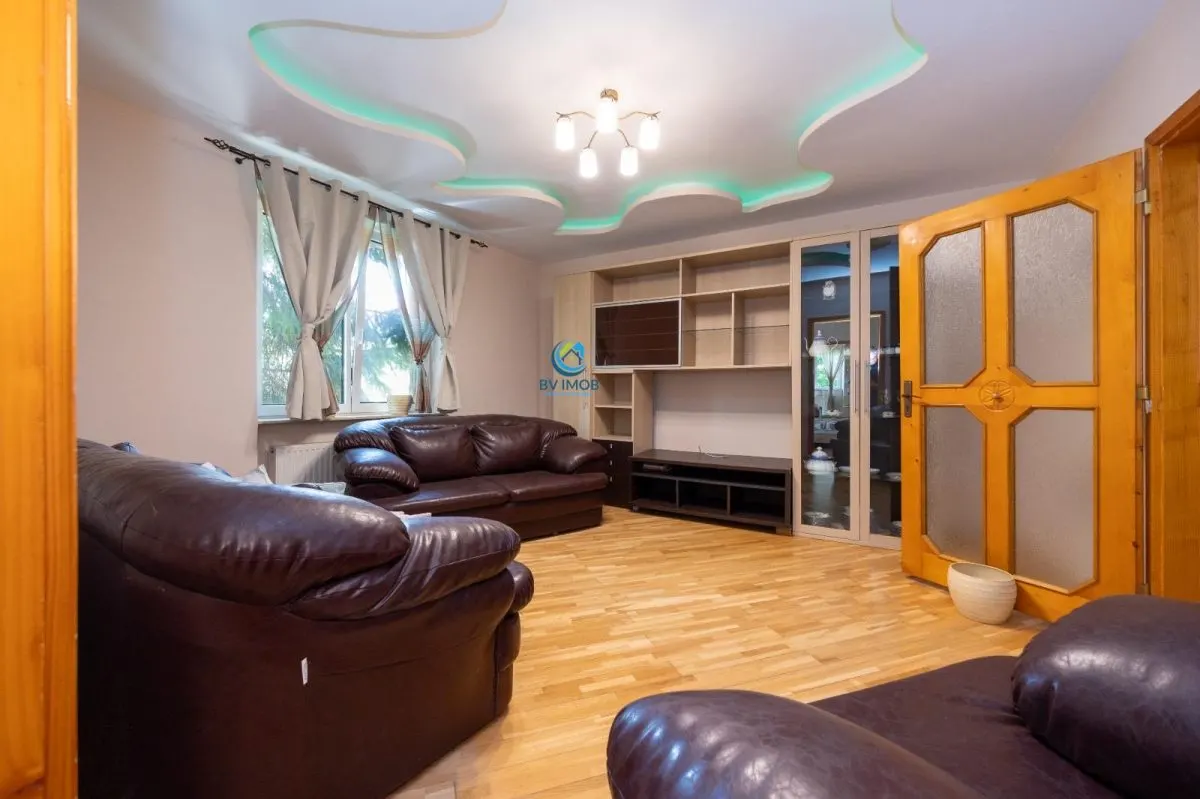 Vanzare apartament 3 camere in Vila pe Drumul de Poiana - foto 7