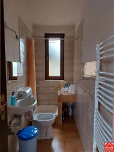 Casa mare pentru locuit sau birouri! De inchiriat sau de vanzare! - foto 15