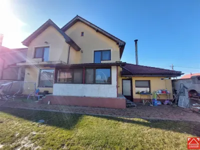 Casa spatioasa in Livada! - Livada