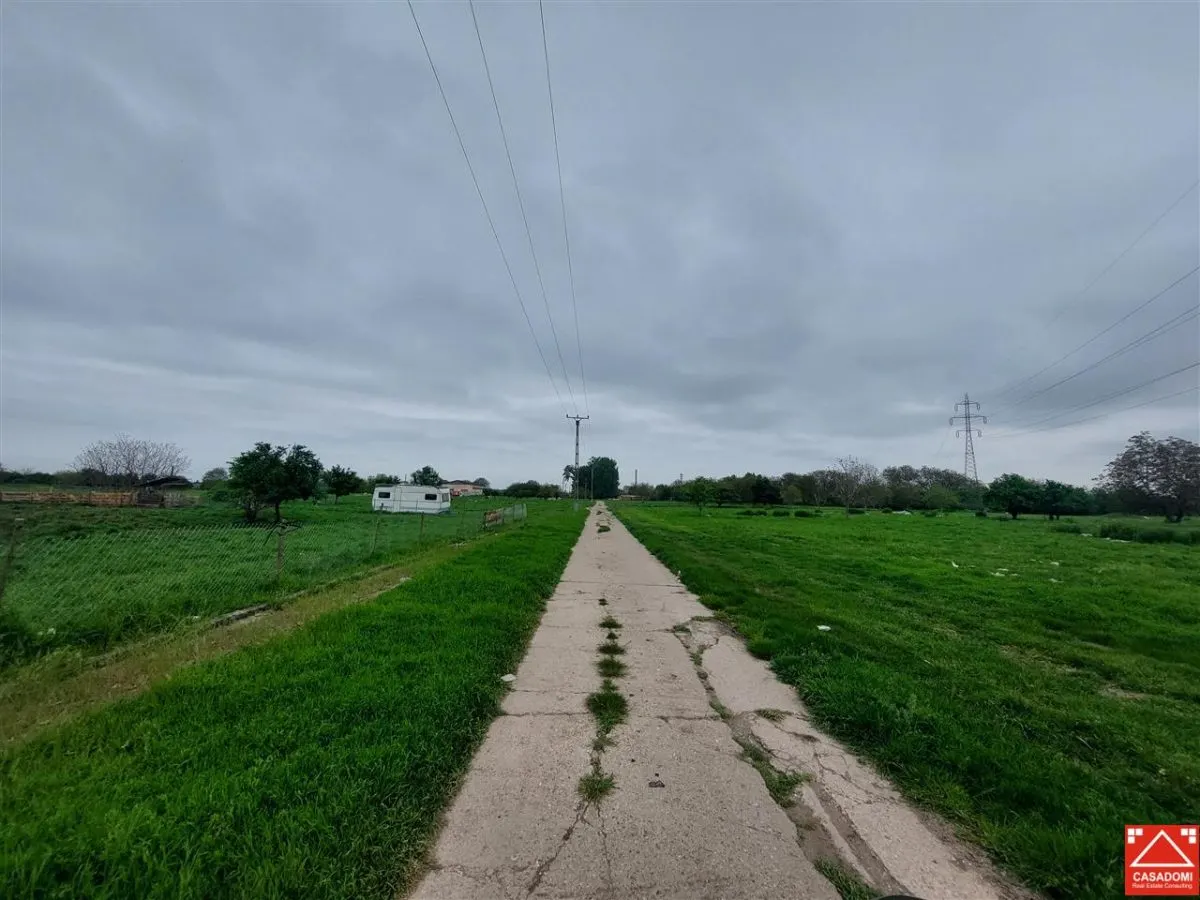 Teren intravilan cu potential multiplu! - foto 2