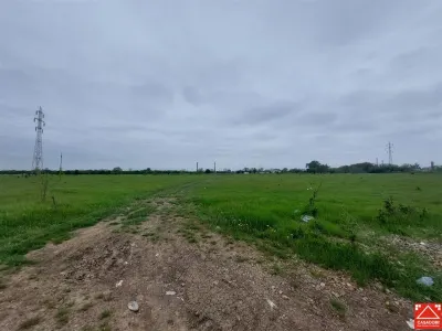 Teren intravilan cu potential multiplu! - foto 9
