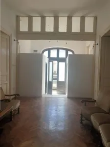 Casa cu etaj,teren 400 mp, pretabila : clinica, gradinita, birouri - Craiova