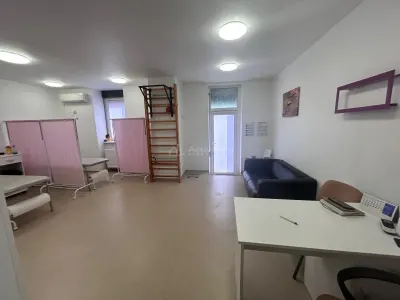 RESITA- CHIRIE, CABINET MEDICAL, SPATIU COMERCIAL SAU APARTAMENT LA CURTE; 2 cam, cf.1 Sporit Zona Universal - foto 7