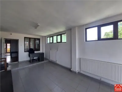 Imobil cu 18 incaperi pentru activitati diverse, in Gradiste - foto 4