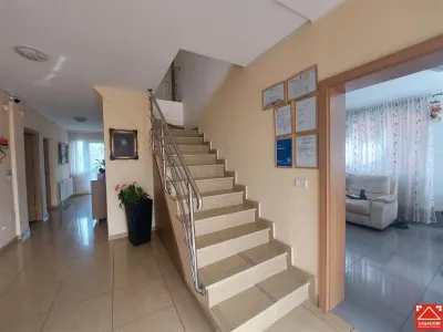 Casa cu 10 camere pentru pensiune sau locuit - foto 12