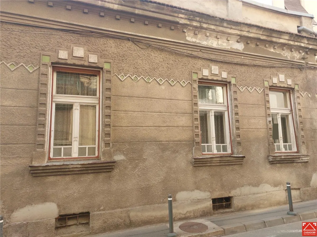 Apartament ultracentral cu curte privata - foto 1