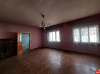 Casa cu spatiu comercial, zona Intim - foto 6