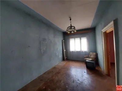 Casa cu spatiu comercial, zona Intim - foto 9