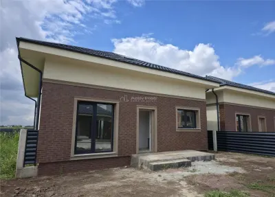 Casa individuala - Tunari - P + M - 5 camere - 2 bai - 165mp - 350mp teren - Tunari