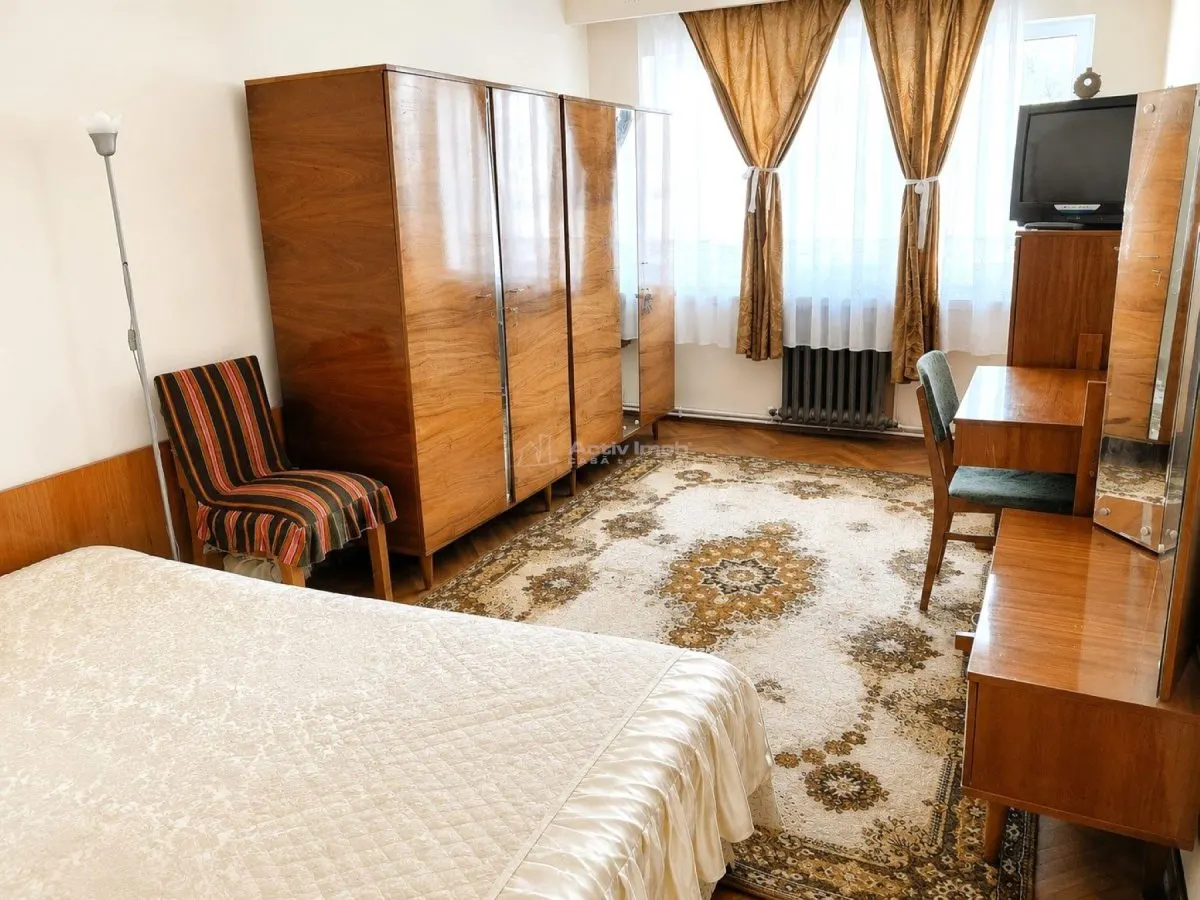 Apartament 4 Camere Etaj 1 cu garaj  si boxa Baia Mare Central - foto 9