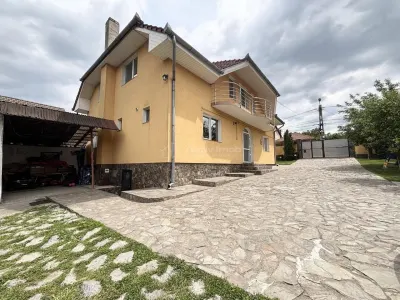 Casa - Vila - str. Piatra Craiului - Oradea