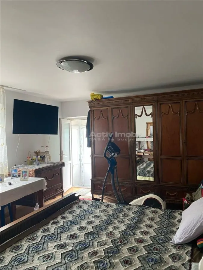 Casa cu etaj, teren 357 mp , pretabila - clinica, birouri, locuinta -  zona centrala - foto 1