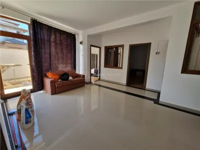 Casa pe sol, eleganta - Piata Mare - Craiova