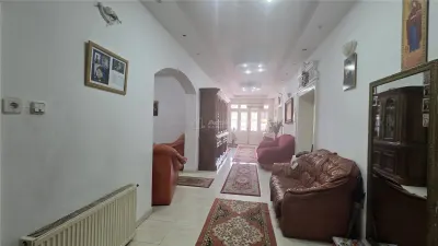 Casa boiereasca, teren 418 mp, pretabila- clinica, birouri, locuinta - Craiova