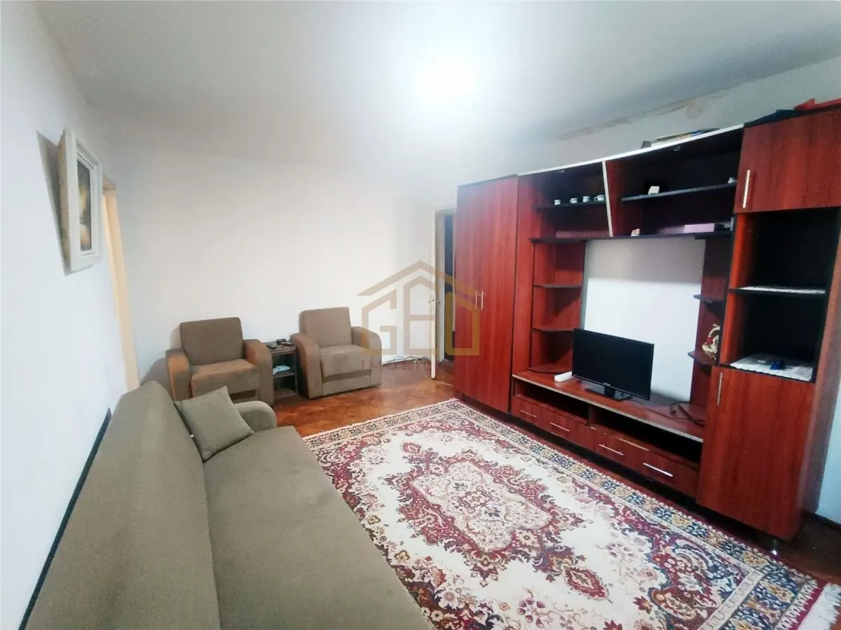 Apartament 2 camere in zona ultracentrala Moldova Noua - foto 4