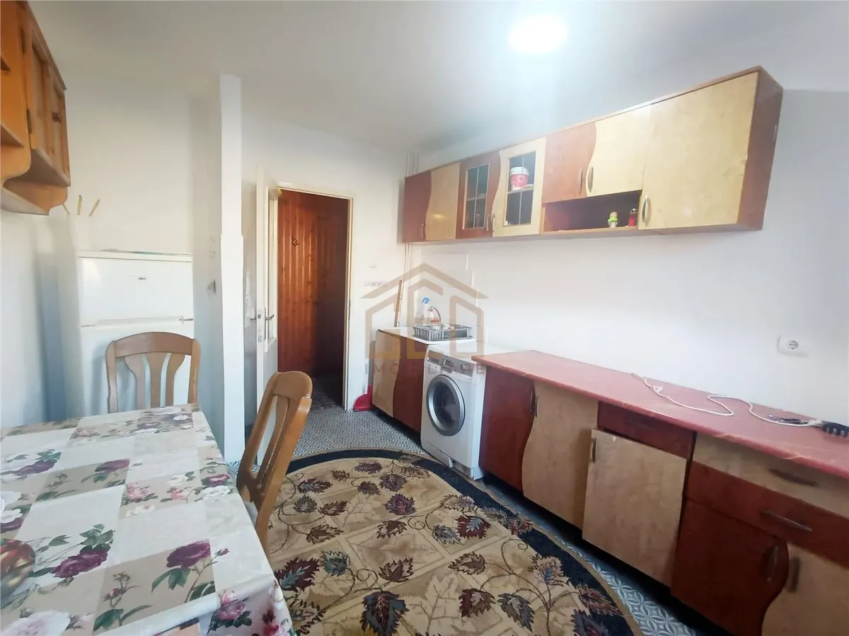 Apartament 2 camere in zona ultracentrala Moldova Noua - foto 6