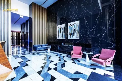 Apartament premium cu 2 camere în One Towers Herăstrău – mobilier din lemn masiv și parcare subterană - foto 2