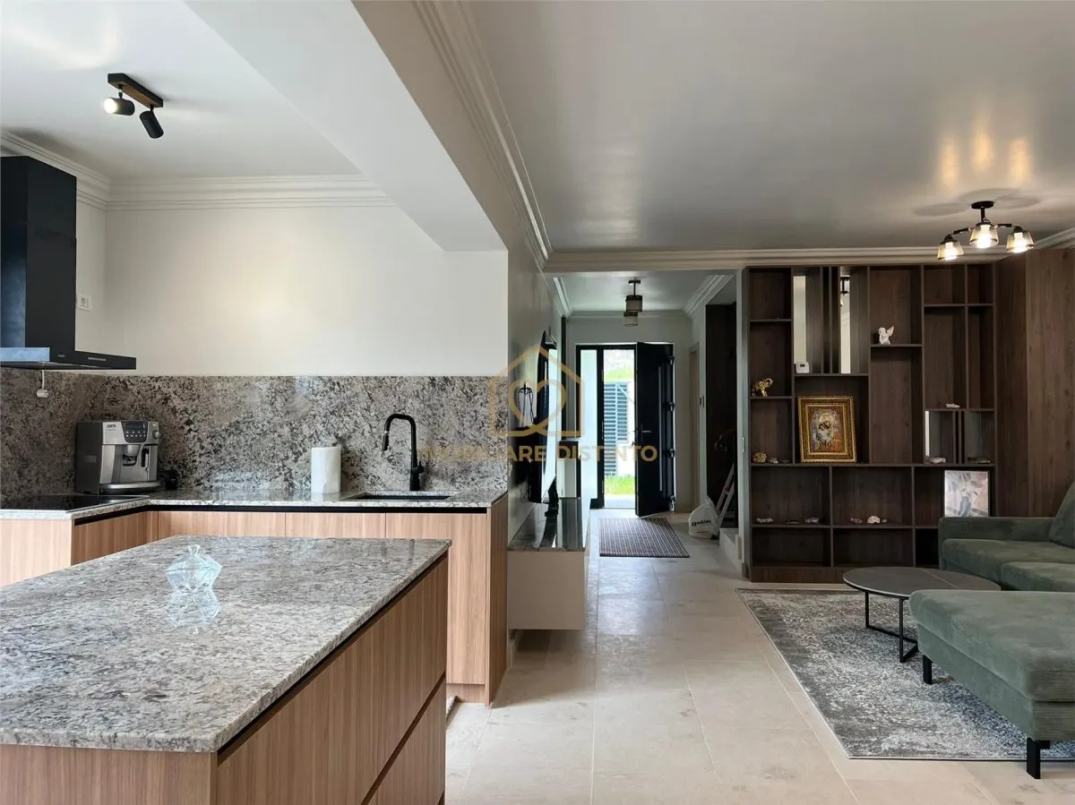 Duplex de vanzare cu 5 camere - foto 1