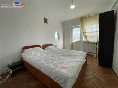 Apartament 4 camere de vanzare zona centrala Tulcea - foto 3