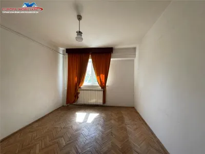 Apartament 4 camere de vanzare zona centrala Tulcea - foto 3