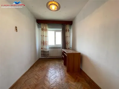 Apartament 4 camere de vanzare zona centrala Tulcea - foto 4