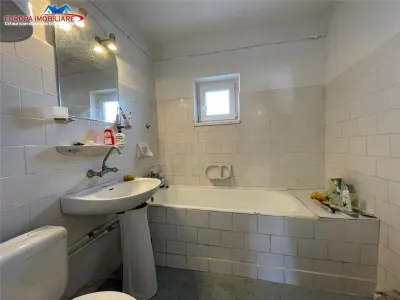 Apartament 4 camere de vanzare zona centrala Tulcea - foto 8