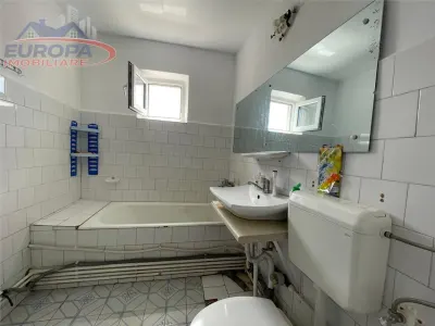 Apartament cu 4 camere de vanzare zona centrala Tulcea - foto 7