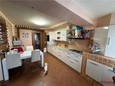Apartament 3 camere, etaj 2, zona ultracentrala, renovat complet - foto 2