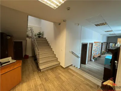 Cladire cu un aspect aparte de inchiriat in Centrul Focsaniului - foto 7