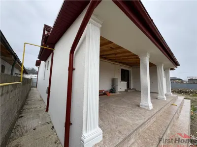 Vila deosebita Parter + Mansarda de vanzare in Odobesti - foto 8