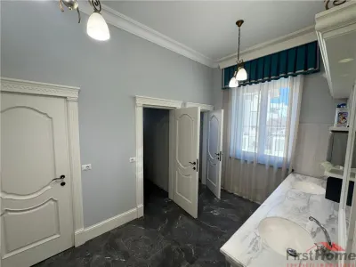 Spatiu Ultracentral 411 mp utili,S+P+1,1.500 mp teren, complet renovat - foto 10