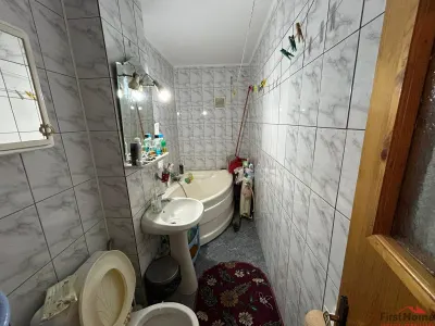 Apartament cu 3 camere de vanzare et. 2,  zona Sud. - foto 11
