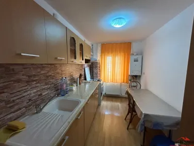 Apartament cu 3 camere de vanzare, zona Quattro. - Focsani