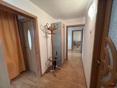 Apartament cu 3 camere de vanzare, zona Quattro. - foto 5
