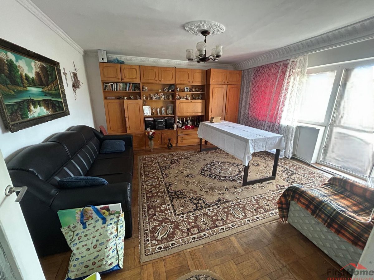 Apartament cu 4 camere de vanzare, zona liceul Pedagogic - Focsani