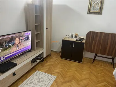 Apartament 3 camere , zona cartier Sud ,et 2/4 , decomandat , imbunatatit - Focsani