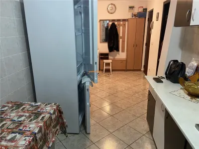Apartament 2 camere ,56 mp, zona Longinescu , decomandat, imbunatatit , liber - foto 4