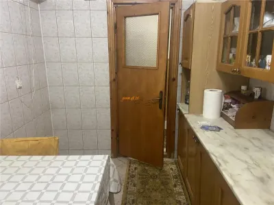 Apartament 3 camere , cartier Sud , et 3/4 ,decomandat ,70 mp , centrala termica  proprie - foto 4