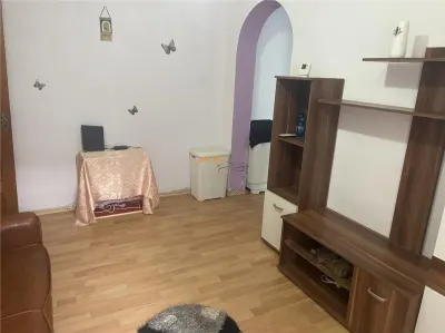 Apartament 2 camere , cartier Sud , et 2/4 , centrala termica proprie , mobilat - foto 4