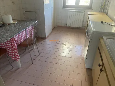 De vanzare apartament 3 camere , zona Spitalul Judetean Focsani, 82 mp , decomandat - foto 4