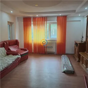 Apartament trei camere Fratii Golesti S-uri, etaj intermediar - Pitesti
