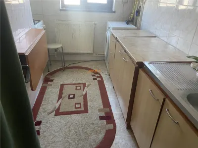 Apartament 2 camere, cartier Sud , et 3/4 , decomandat , centrala termica proprie - foto 4